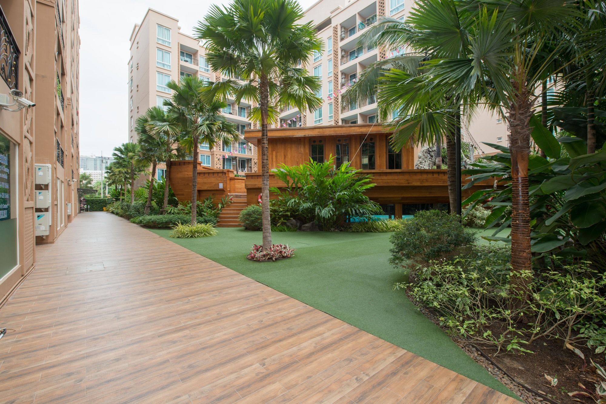 Atlantis Pattaya High Service Jomtien Beach Exterior photo