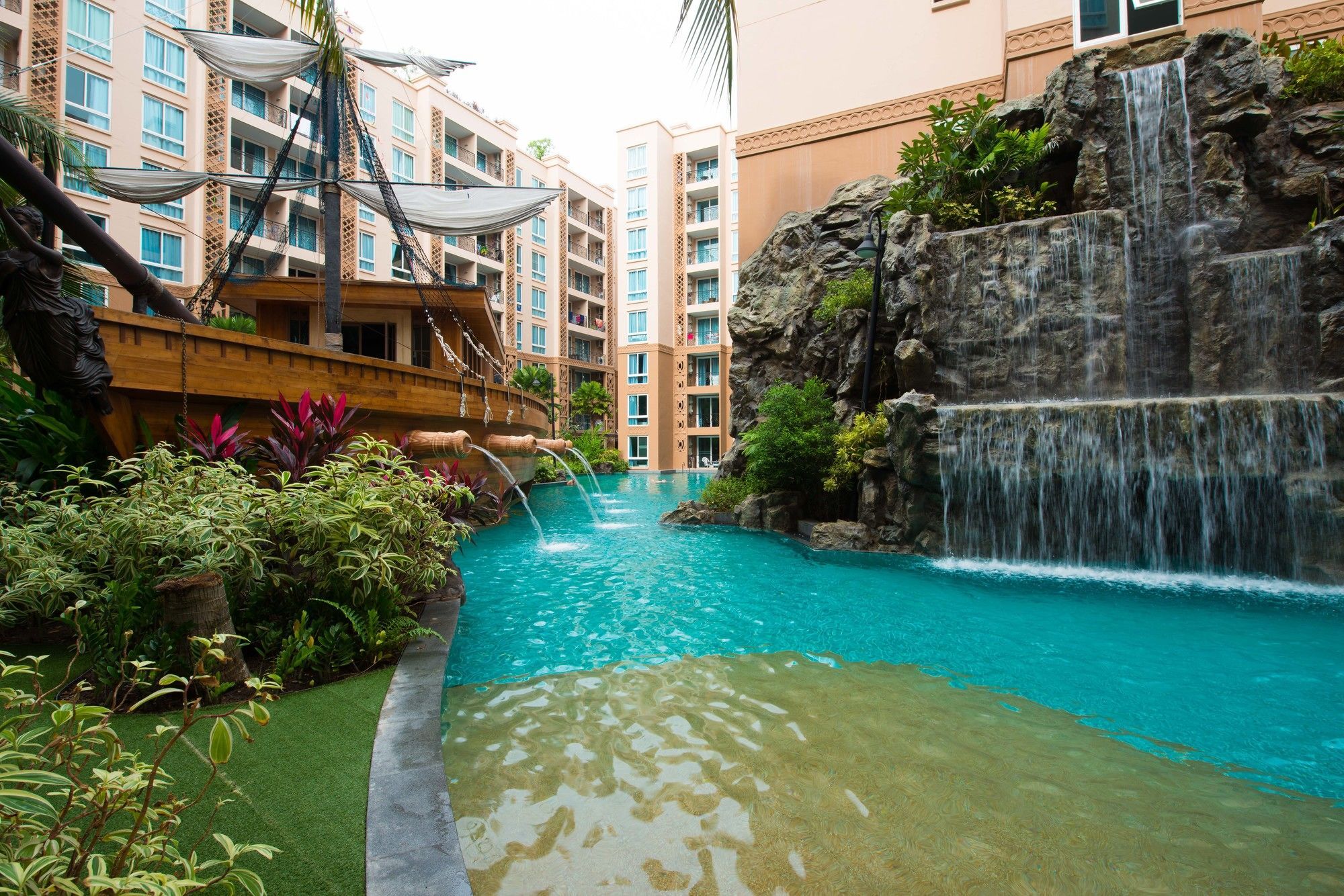 Atlantis Pattaya High Service Jomtien Beach Exterior photo