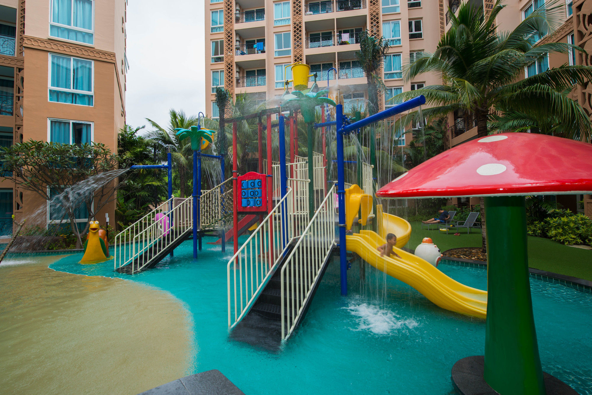 Atlantis Pattaya High Service Jomtien Beach Exterior photo