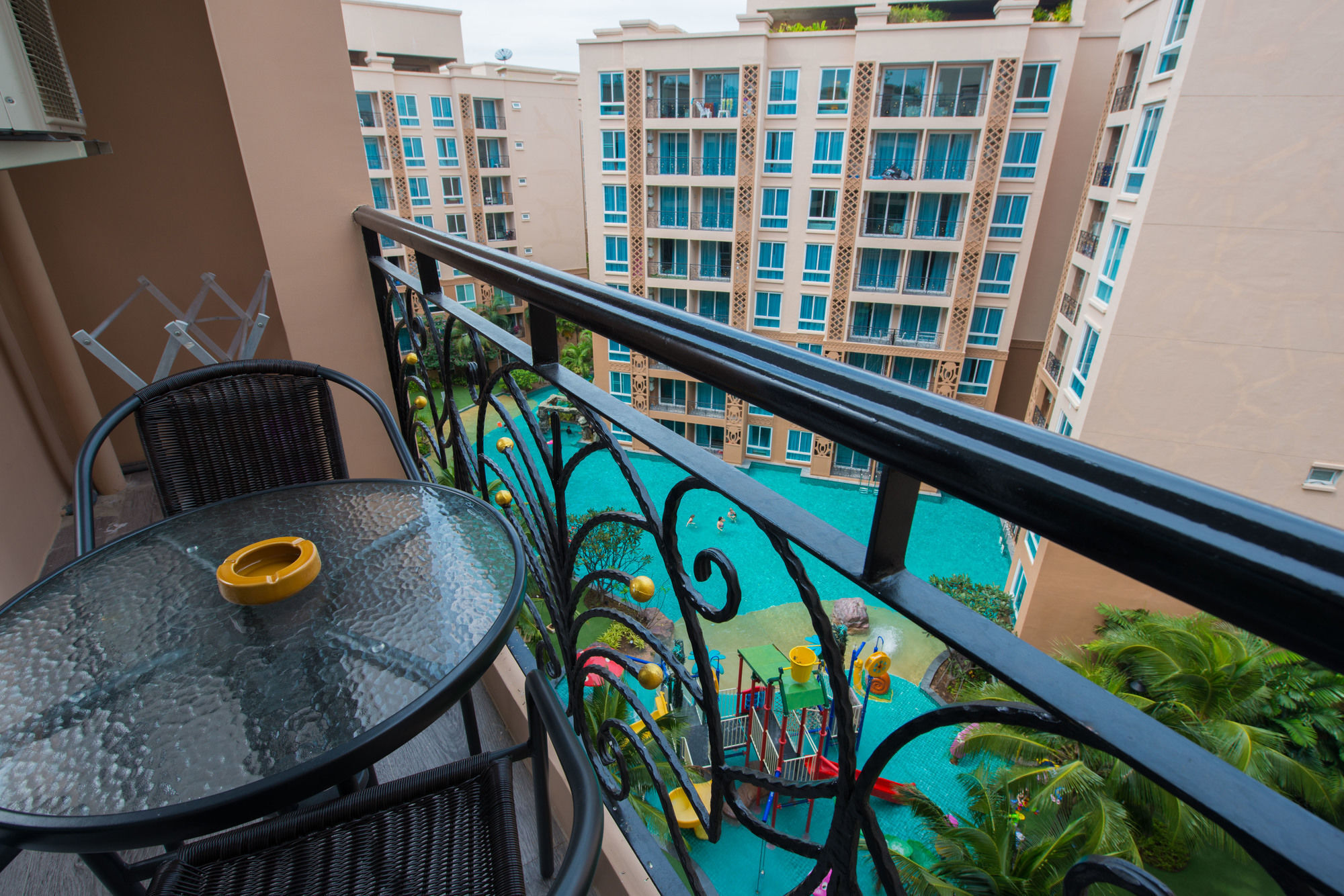 Atlantis Pattaya High Service Jomtien Beach Exterior photo
