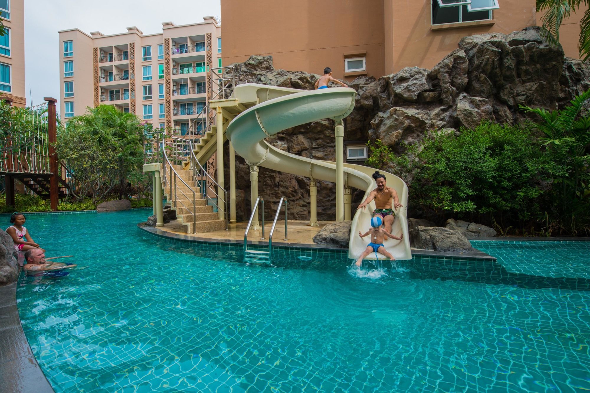 Atlantis Pattaya High Service Jomtien Beach Exterior photo